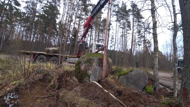 Перевозка больших камней на участке заказчика манипулятором вездеходом. смотреть онлайн