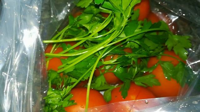 Малосольные помидоры в пакете . БЫСТРАЯ ВКУСНАЯ ЗАКУСКА смотреть онлайн