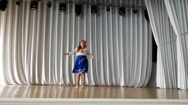 Рябоконь Юлія "Одна калина" муз Р. Квінти, сл. В. Куровського. смотреть онлайн