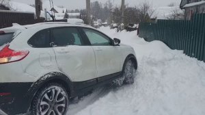 Lada X-Ray Cross по снегу в горку.