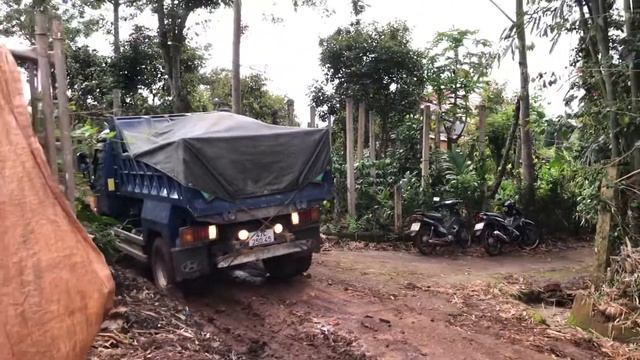 Sức mạnh thật sự của xe ben Hyundai hd65... смотреть онлайн