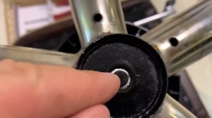 Как убрать скрип офисного кресла