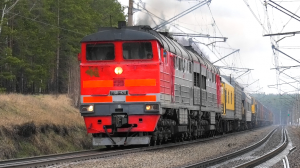 2ТЭ116-1420 в голове и гибрид-толкач 2ТЭ116-1546 А/1289 Б с хозяйственным поездом