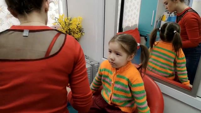 Прокалываем уши Жамили смотреть онлайн