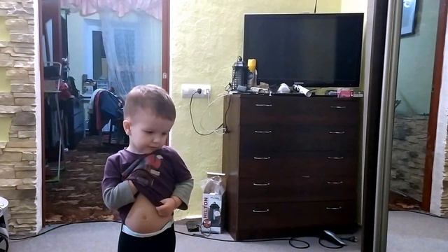 Живот как у папы! Надули Васе живот! смотреть онлайн