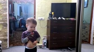 Живот как у папы! Надули Васе живот!