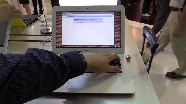 Asus Chromebook C300 Hands On [English] смотреть онлайн