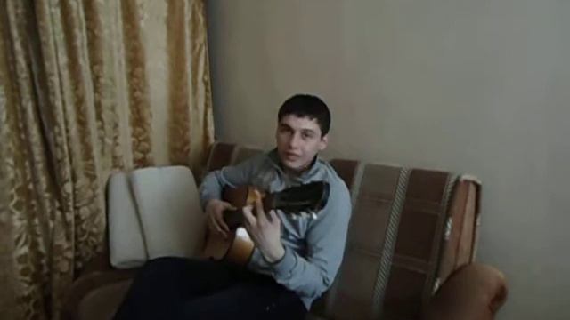 Чувак исполняет Шнура под гитару (переложение).AVI смотреть онлайн