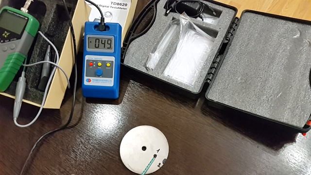 Сравнение показаний гауссметров TD8620 и WT10a ( gaussmeter tesla meter ) теслометр и Тесламетр смотреть онлайн