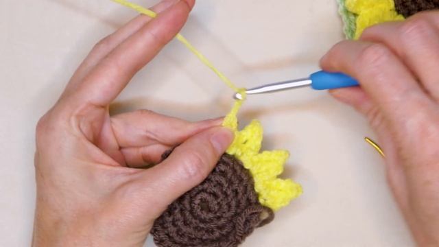 3D Crochet Sunflower Granny Square - BloomScape CAL 2023 смотреть онлайн