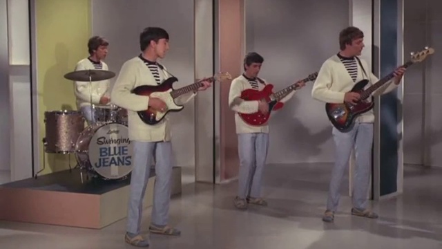 Swinging Blue Jeans -Hippy Hippy Shake смотреть онлайн