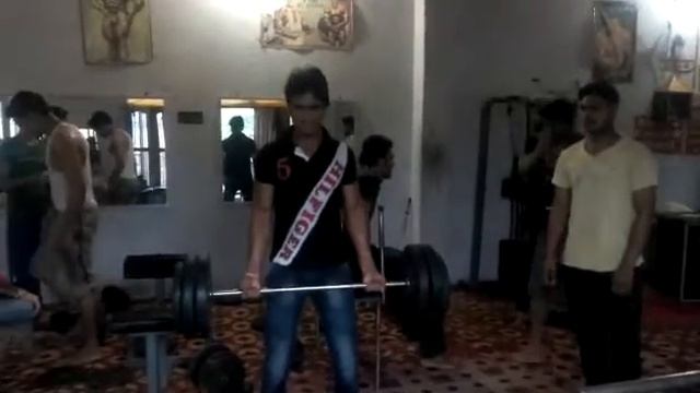 Akash kumar (AKA WRIST HUNTER) lifting 55 KG on BICEPS смотреть онлайн