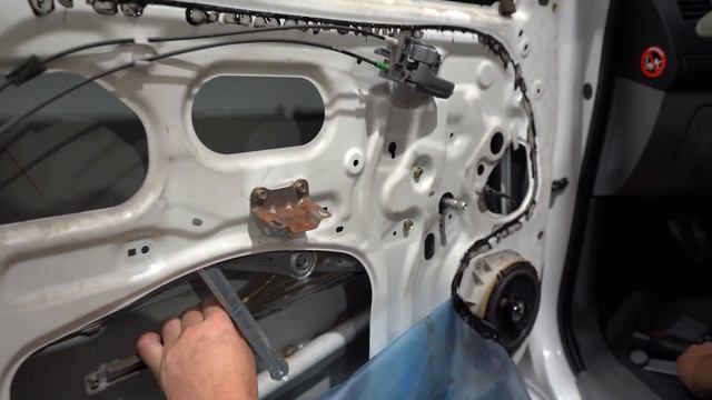 How to Replace Toyota Hilux Window Regulator & Door Glass смотреть онлайн
