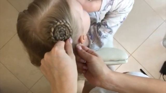 Модная прическа для девочек в садик / Мини улитка переходящая в высокий хвост / Прически для детей