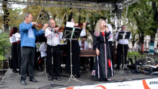 ,,В полонині скрипка грає... " - солістка Оксана Кречко та оркестр,, Рапсодія". смотреть онлайн