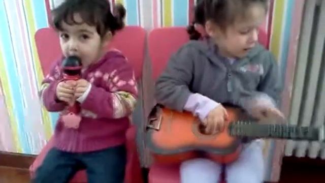 Козюлька помешала певице))) смотреть онлайн