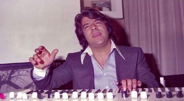 Аҳмад Зоҳир - Ahmad Zahir - احمد ظاهر - Бозӣ ту кардӣ бо сарнавиштам - Boze Tu Kardi