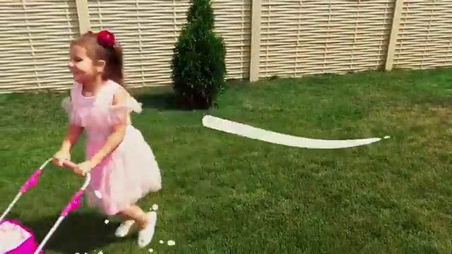Милана играет в полицейского и нарушителя порядка - сборник лучших историй для детей смотреть онлайн