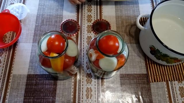 Вкусные маринованные Помидоры с Луком по старинному бабушкиному рецепту ! смотреть онлайн