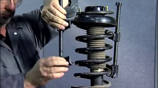 How to - Replace Shock Absorbers // Supercheap Auto смотреть онлайн