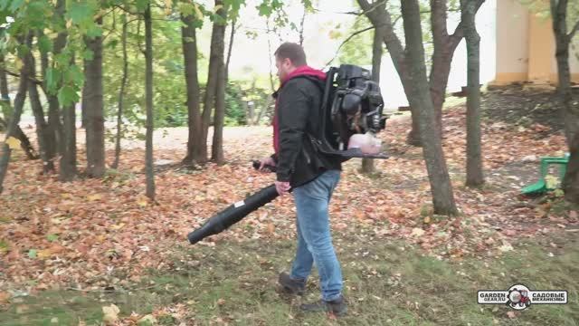 Воздуходувка бензиновая ранцевая Caiman Tornado PB900 в работе смотреть онлайн