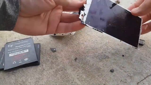 Краш-тест телефонов. Fly VS Prestigio. Жесткий разбор. Crash test phones. смотреть онлайн
