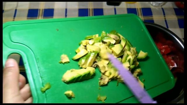 Как приготовить салат с авокадо и консервированным тунцом смотреть онлайн