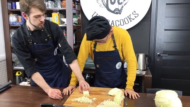 ДЦПШНИК УЧИТСЯ ГОТОВИТЬ смотреть онлайн