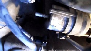 Замена топливного фильтра на Skoda Octavia A5 своими руками и вскрытие отработанного фильтра