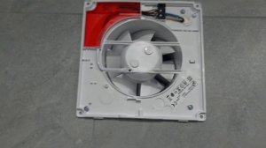 Устанавливаю вытяжной вентилятор в ванной