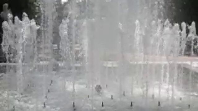Фонтан «Пирамида»: замедленная съёмка смотреть онлайн