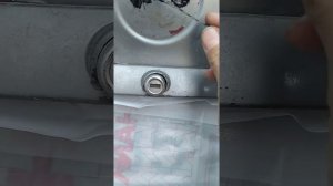 замена заводской эмблемы на кастомную на крышке багажника