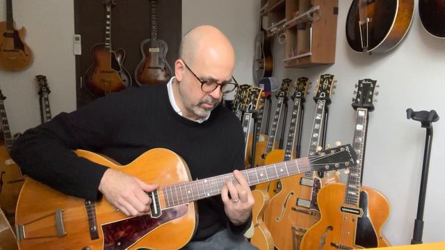 Charlie Christian “Trinity” comparison. ES-250, 1947 L5C, 1938 Kalamazoo. Gibson “gold” :) Enjoy! смотреть онлайн