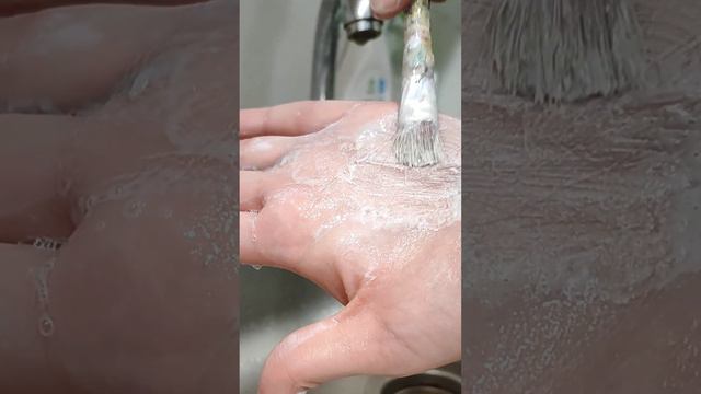 КАК КАЧЕСТВЕННО ПРОМЫТЬ КИСТИ 🧼🚿 смотреть онлайн