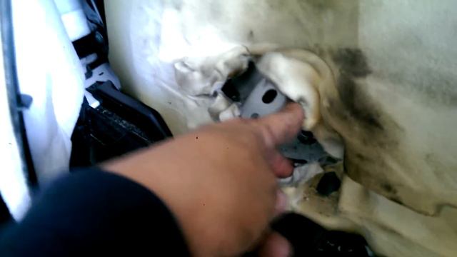 2006 Mercedes Benz ML 350 rear shock DIY смотреть онлайн