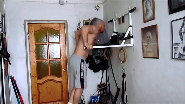 Обычные отжимания на брусьях. смотреть онлайн