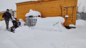 Мотоблок,чистка снега на грунтозацепах.