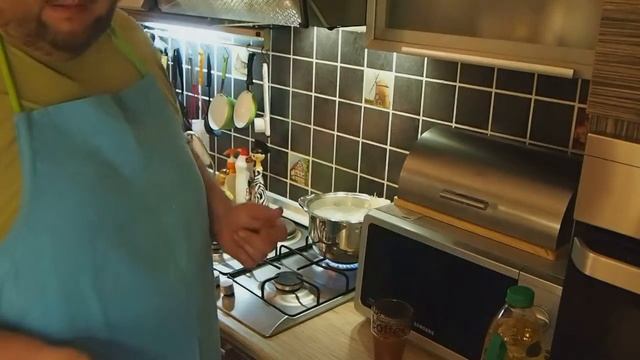 Лапша с морепродуктами жаренная в Wok по Magcheese овски смотреть онлайн