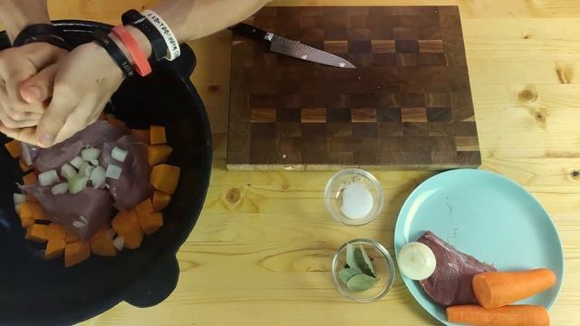 Тушим индейку с тыквой, обкатываем казан. смотреть онлайн