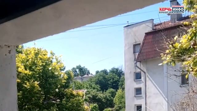 В небе над Керчью пролетели военные самолеты смотреть онлайн