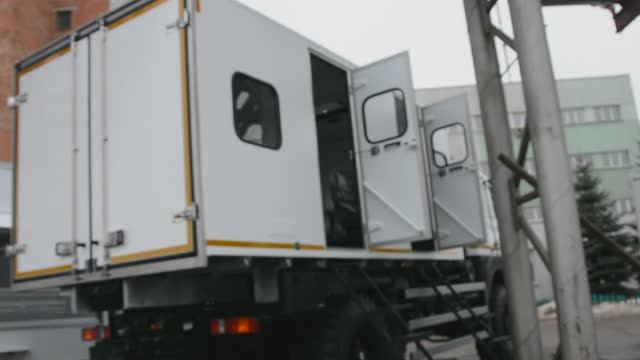 "Вахтовка" с грузовым отсеком - Купава-573160