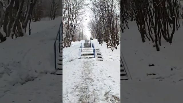 #мурманск #2 Якорный переулок. ⚓ прогуляемся по лестнице до школы. смотреть онлайн
