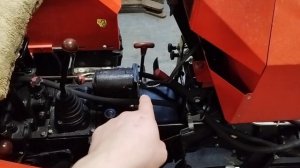 Уралец 224, подогреватель, поворотный отвал, нормальная гидросистема.