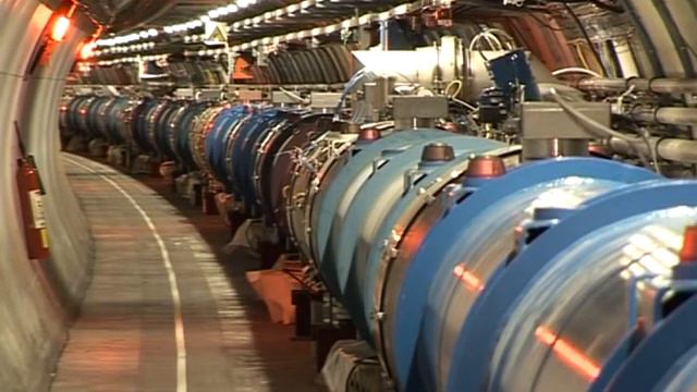 Stranger than Angels and Demons: Atom smashers on quest for Big смотреть онлайн