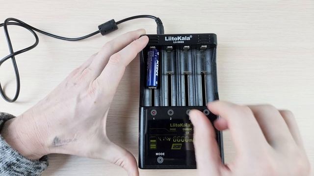 XTAR L4 KT зарядное для Li-ion и 1.2V Ni-MH и аккумуляторы ААА 1.5V смотреть онлайн