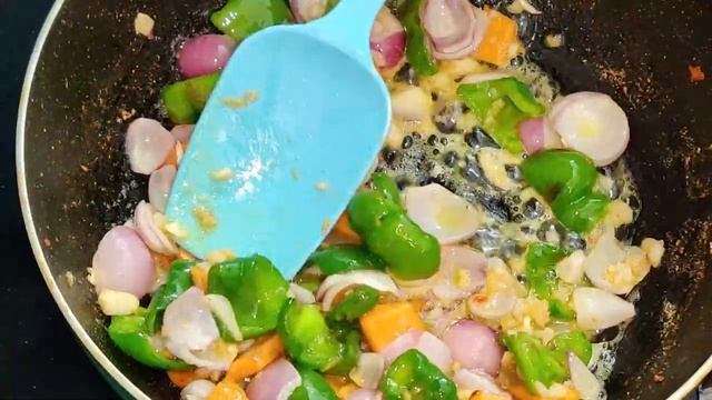 चिकन चिली की एक बेहतरीन रेसिपी | CHICKEN CHILLI RECIPE... смотреть онлайн