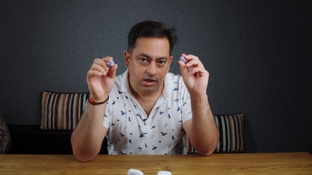 Samsung Galaxy Buds 2 vs Apple Airpods 2 - which one to Buy? смотреть онлайн