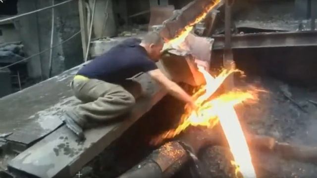 Рука и раскаленная сталь смотреть онлайн