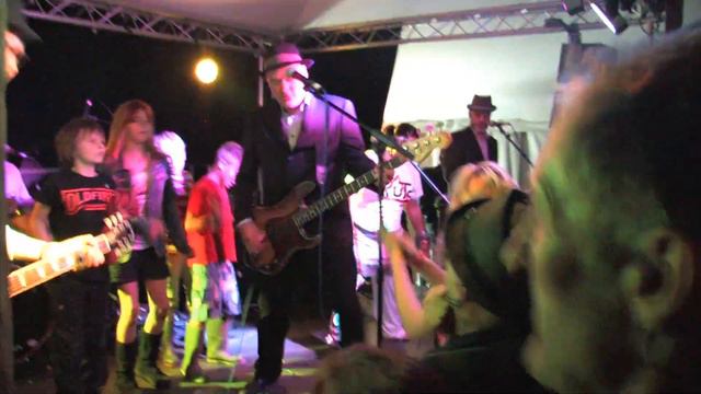 3 Chords Festival Penzance. Ruts DC. "Babylon's Burnin'" смотреть онлайн