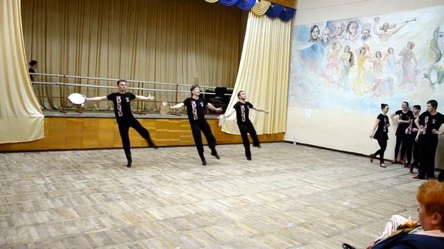 ПРИВЕТСТВИЕ. ПОЛЬКА С БУБНАМИ на открытом занятии в Народном ансамбле танца РАДОСТЬ, г. Дн-вск смотреть онлайн
